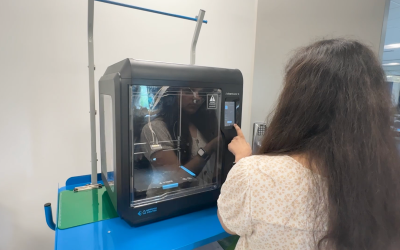 Lydia Aruffo works at the 3D printer in the Maker's Lab