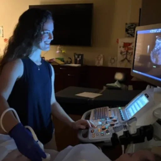Student Maria Martin Gordo using a ultrasound machine