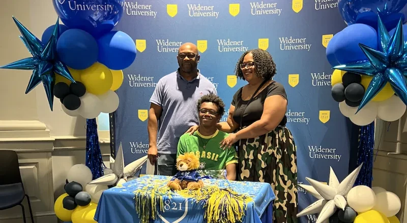 Admitted student celebrating with parents at Widener Signing Day