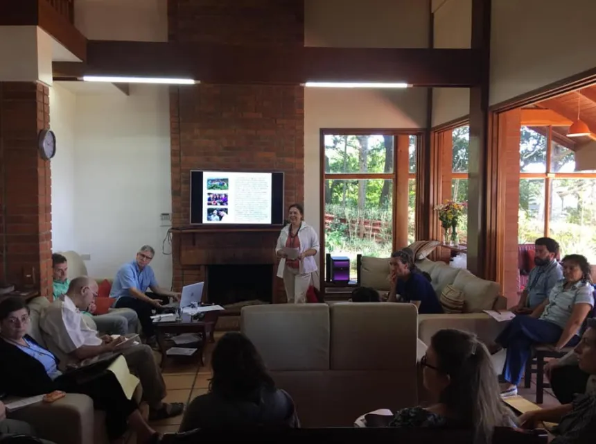 students study in Costa Rica