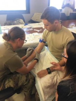 Alyssa Niedzwiedz inserting IV during the Nurse Summer Training Program