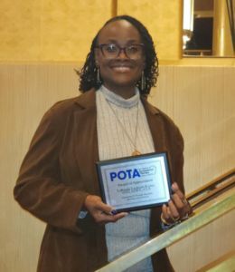 LaRonda Lockhard-Keen accepts the Appreciate Award at the POTA 2025 conference.