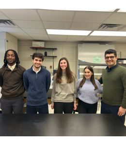 From left to right you see Akem Kpuyuf, Yamen Jlilati, Kayleigh Armstrong, Victoria Rebelo and Dr. Saeed Tiari. 