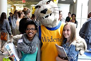 Students with Mascot at Accepted Students Day