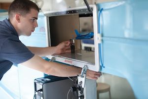 kyle kendal mechanical engineering student works in engineering lab