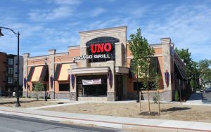 Uno's front of building