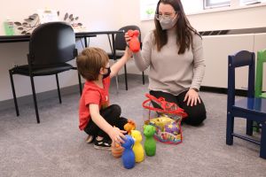 A Speech-language pathology students works with pediatric patient.