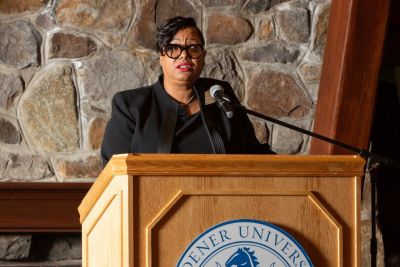 Trustee Tonie Leatherberry at School of Business Administration Banquet