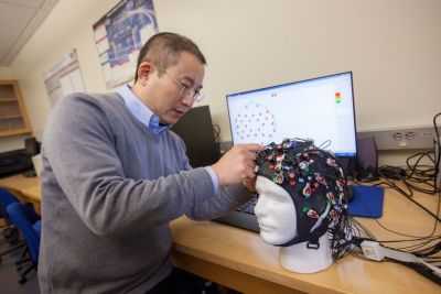 Prof Song in the electrical engineering lab working on neuroscience research
