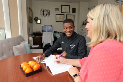 Communications student works with faculty mentor