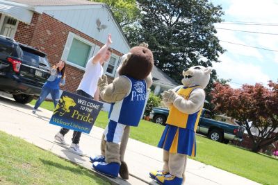 Mascots Chester and Melrose visit an accepted student