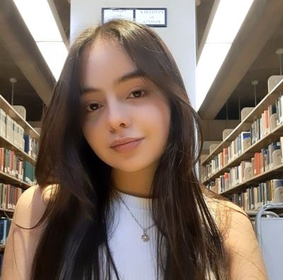 International student Saleeth Ulloa Lasso in the library