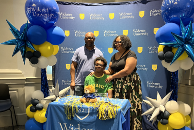 Admitted student celebrating with parents at Widener Signing Day