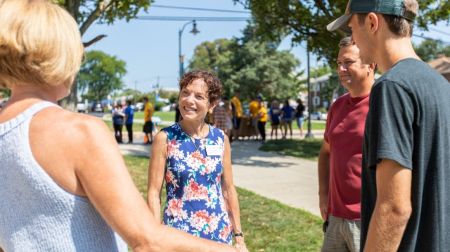 President Wollman greets freshman students and families on move-in day
