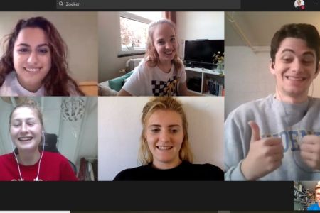 Business Students Windesheim Collaboration 960 x 640 Students smile in Zoom image