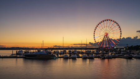 photo of the Capital Wheel ferris wheel at sunset in the National Harbor in Maryland