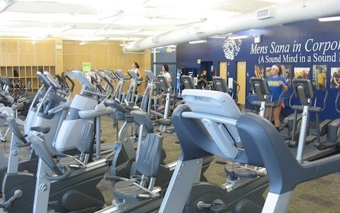 Cardio Floor 480x300 Cardio Floor with treadmills and students