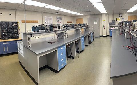 Electric Engineering lab at Widener University has 12 work stations for students and houses many tools.