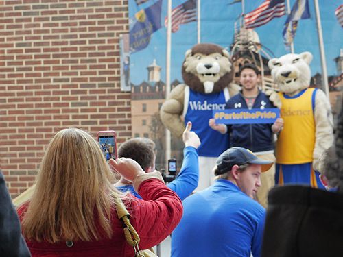 undergraduate student gets picture with mascots