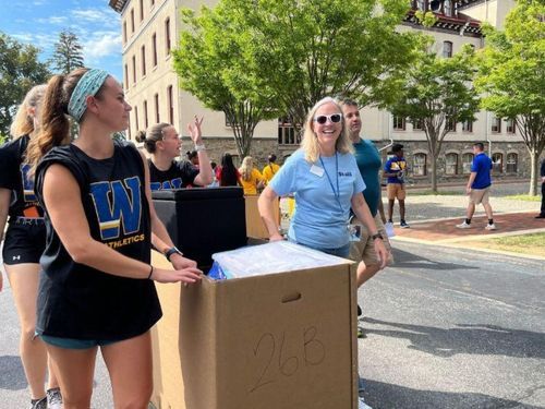 Stacey Robertson pushes a cart during freshman move in.