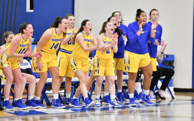 Women's Basketball Cheering 